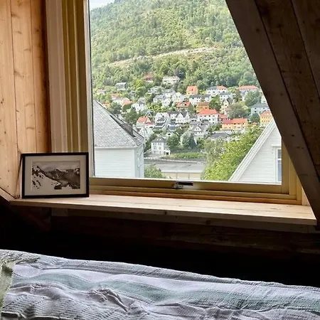 Апартаменти Cozy Townhouse Near Centrum Берген