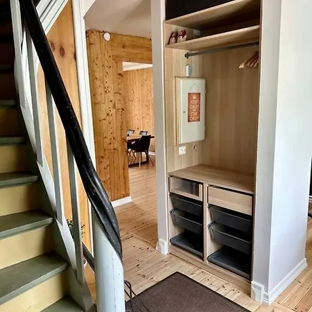 Cozy Townhouse Near Centrum شقة