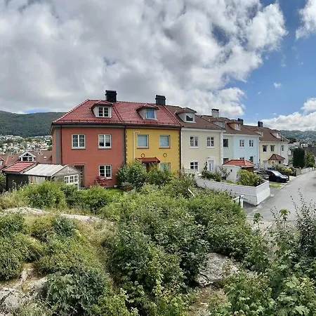 Апартаменти Cozy Townhouse Near Centrum *