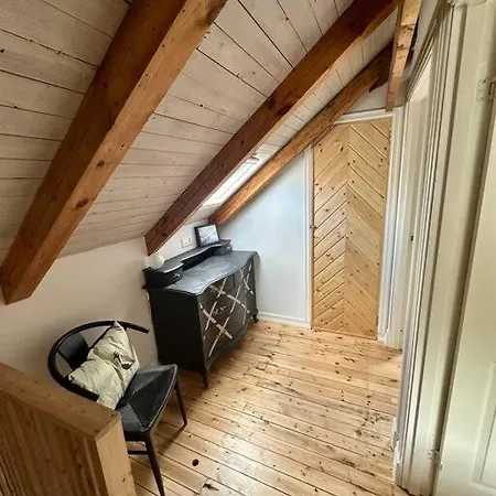 Cozy Townhouse Near Centrum Апартаменти *