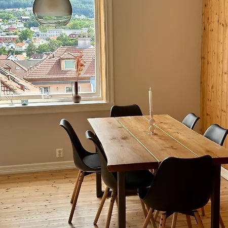 Cozy Townhouse Near Centrum Апартаменти Берген